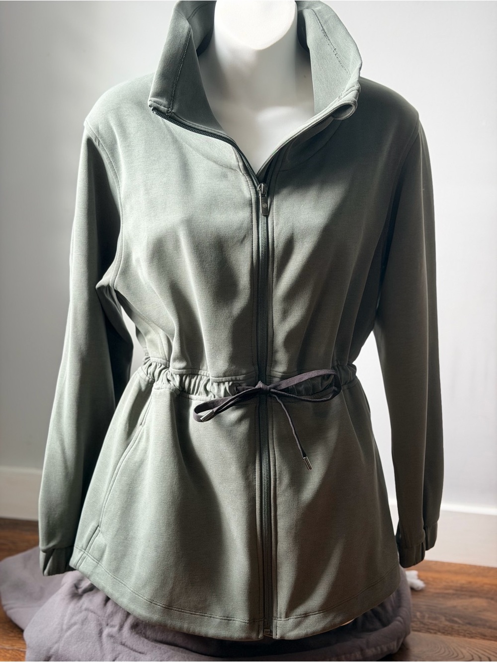 Lululemon Softstreme Cinch-Waist Full Zip Jacket Olive Green Size 4